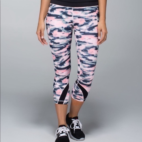Lululemon Run: Inspire Crop ll All Luxtreme Wamo Camo Barely Pink/Black Size 6 - Picture 1 of 16